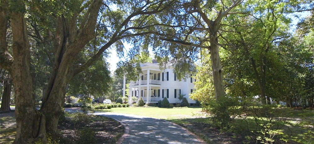 looking down the driveway at the Tanglewood Plantation wedding venue house